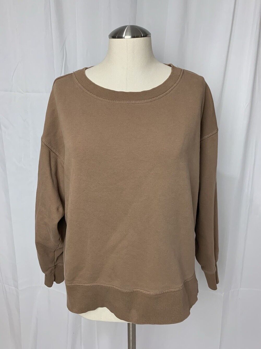 H&M Tan Caramel Brown Solid Long Sleeve Crew Neck Sweatshirt Size L Casual